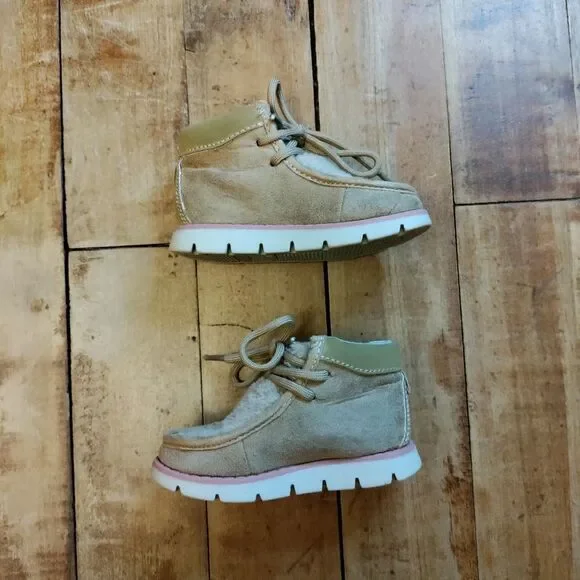 Oshkosh boots size 5 tan girls Sherpa detail pink - Picture 4 of 7